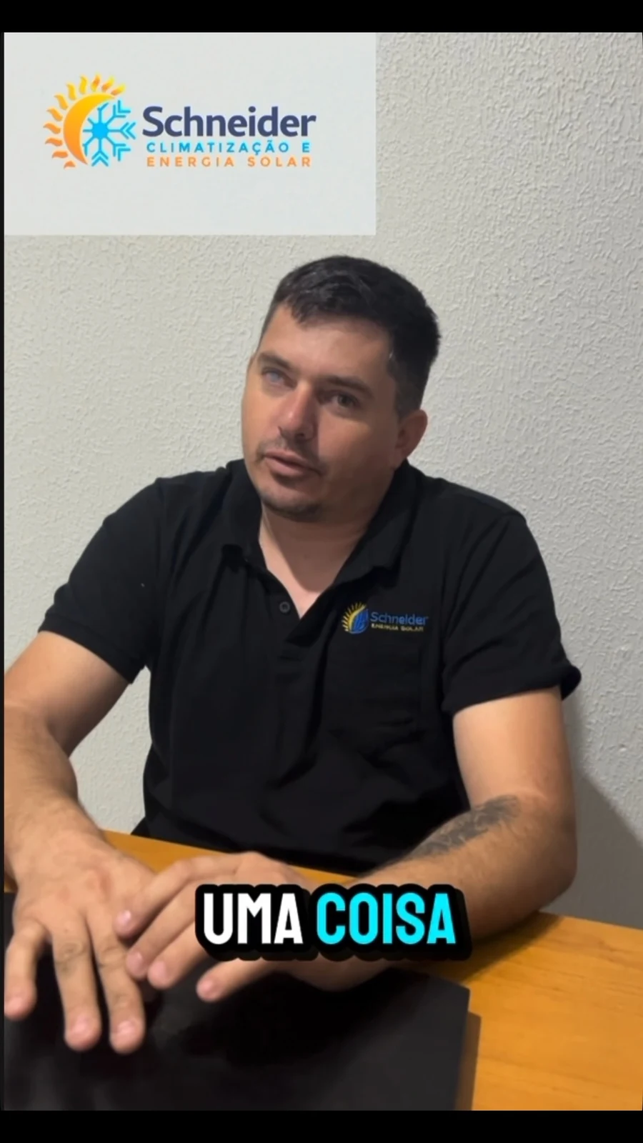 Profissional em publicação da Schneider
